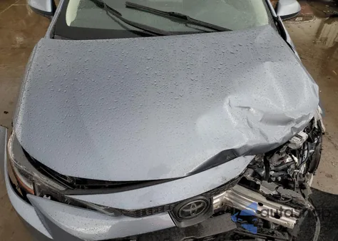 2021 Toyota Corolla Le z USA, uszkodzony, nr VIN JTDEPMAE8MJ118686